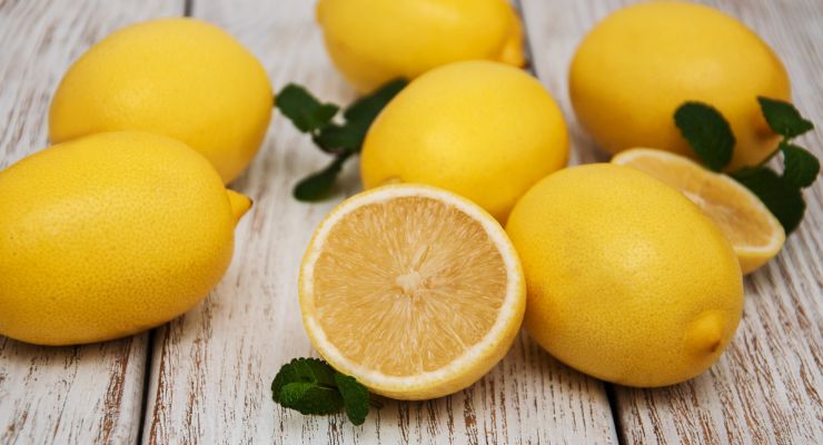 Use Coconut Oil and Lemon to Reverse Gray Hair